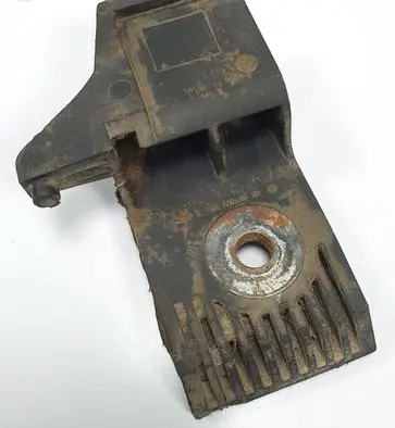 Mercedes-Benz A W169 Radiator mount bracket A1696200536