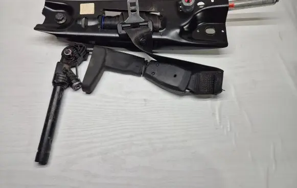 Volvo S80 Front seatbelt G6041213LHB