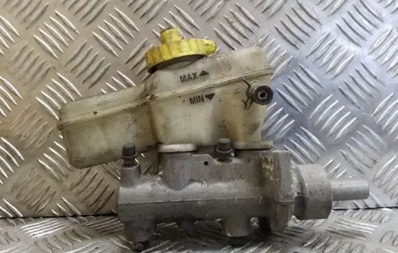 Volkswagen Golf IV Master brake cylinder 1J1611349