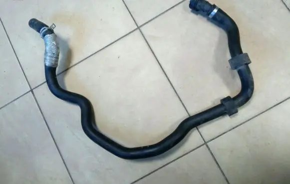 Ford Kuga II Engine coolant pipe/hose FV4118B493AB