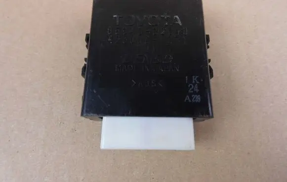 Toyota Auris 150 Window wiper relay 8594002040