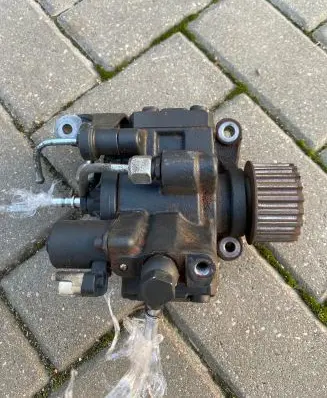 Nissan Juke I F15 Fuel injection high pressure pump A2C53351931 5WS40844 M3001782
