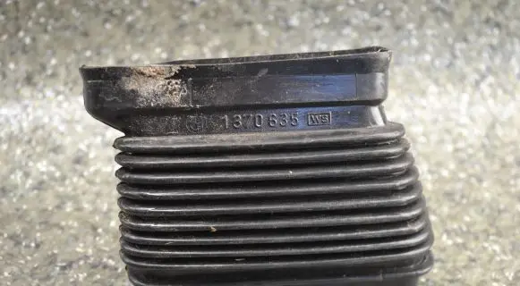 BMW 3 E30 Cabin air duct channel 1370635