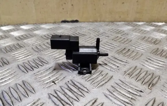 Volkswagen Touareg II Vacuum valve 037906283D