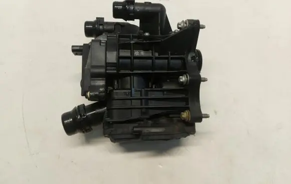 BMW 3 G20 G21 Thermostat housing 8642560