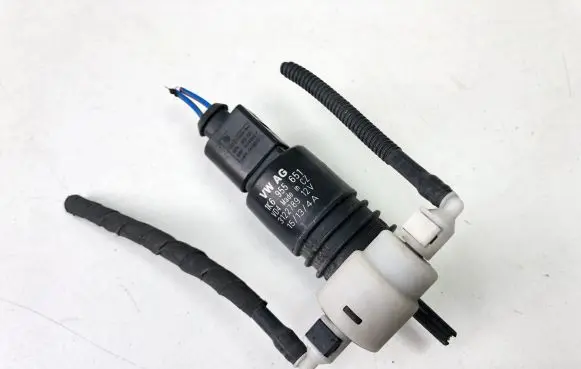 Audi A3 S3 8V Windscreen/windshield washer pump 1K6955651