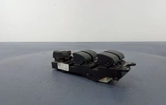 Toyota Corolla Verso E121 Electric window control switch 84820-0F030-00