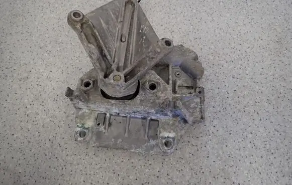 Nissan Micra Gearbox mount 