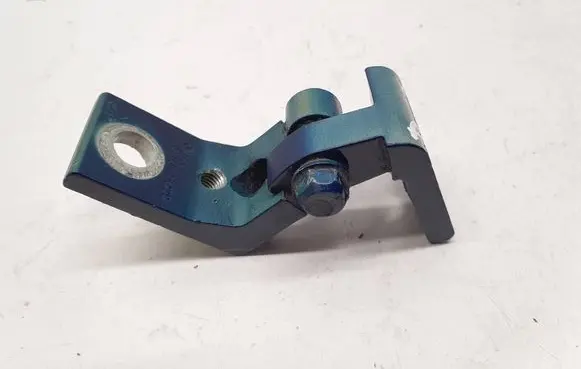 Skoda Octavia Mk2 (1Z) Front door lower hinge 6Y0831412D