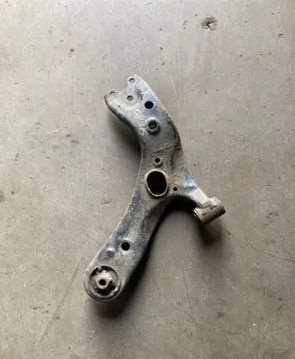 Toyota Prius (XW30) Front lower control arm/wishbone