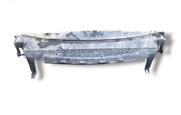Volvo V70 Front bumper skid plate/under tray 09151896