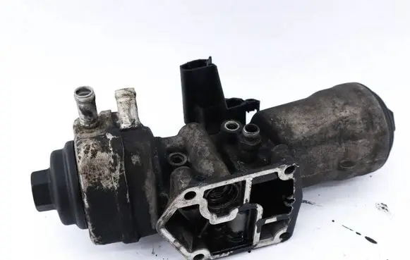 Volkswagen PASSAT B5.5 Oil filter mounting bracket 045115389K 045115433E 070115562