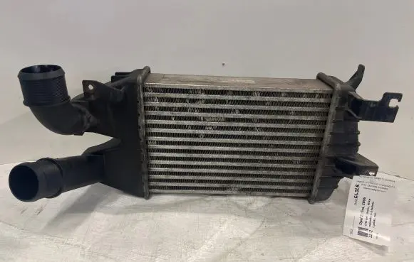 Opel Zafira B Intercooler air channel guide 