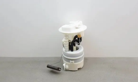 Nissan Juke I F15 Fuel injection high pressure pump 100023477