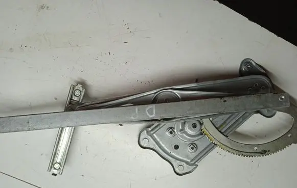 Front window lifting mechanism without motor