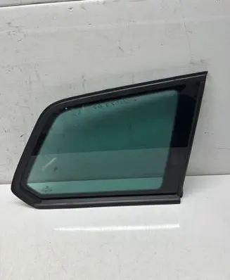 Volkswagen Golf VII Rear side window E000255