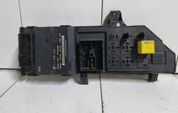 Opel Vectra C Fuse module 518777206 SC718810500