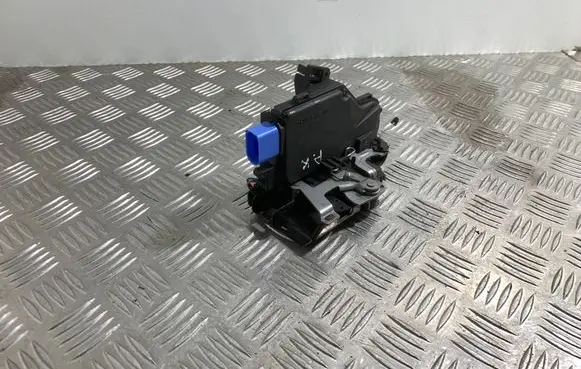 Volkswagen Golf VI Front door lock 3D1837015AB