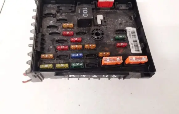 Volkswagen PASSAT B6 Fuse box set 3c0937125 6359-2777