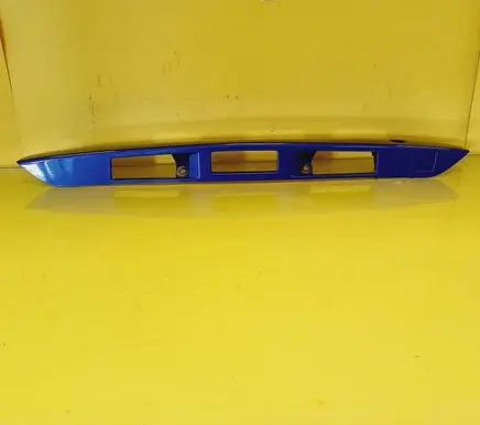 Mazda Premacy Trunk door license plate light bar C10050811
