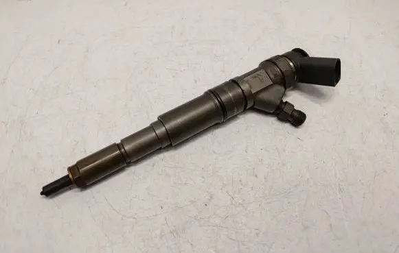 BMW 7 E65 E66 Fuel injector 7788812 13537788954 0445110122