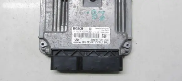 Hyundai ix35 Engine control unit/module 0281016675