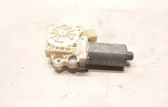 Mercedes-Benz E W211 Front door window regulator motor A2118203042