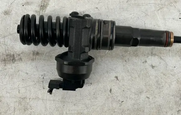 Volkswagen Caddy Fuel injector 0414720215