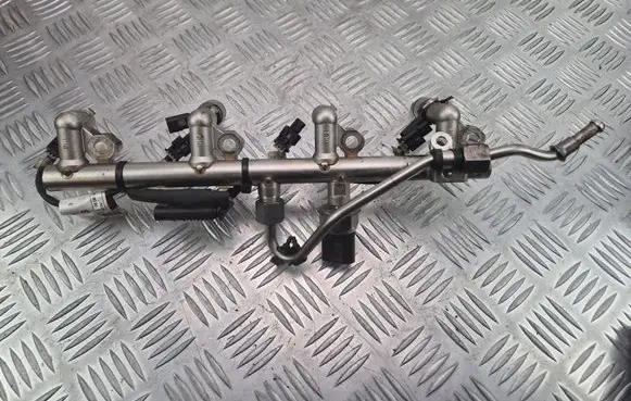 Mercedes-Benz C W204 Fuel main line pipe A2711504733 A2710780823