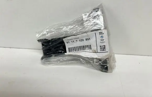 BMW 8 G15 Bumper support mounting bracket corner 7420891