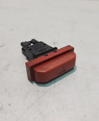 Nissan X-Trail T30 Hazard light switch 06016