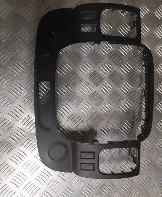 Opel Vivaro Radio/GPS head unit trim 682607479R 93452450 93452451