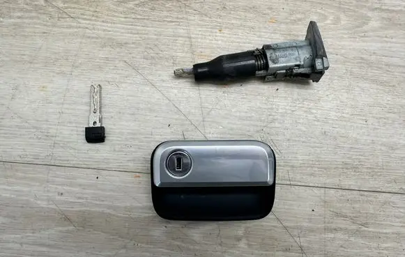 Porsche Cayenne (92A) Front door lock (next to the handle) 7P5837167 14045600 95853116700