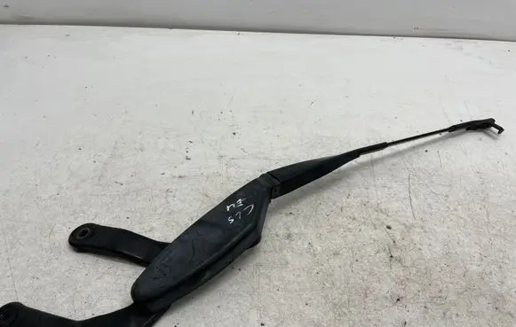 Mercedes-Benz CLS C218 X218 Front wiper blade arm A2118200444