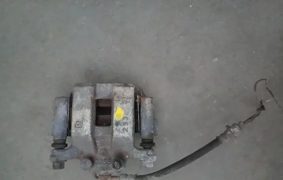 Nissan Leaf I (ZE0) Rear brake caliper
