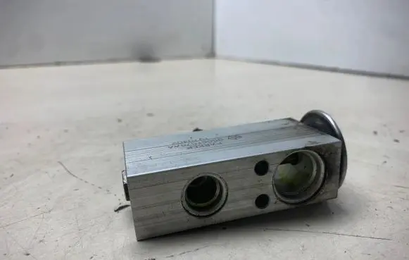 Dodge Grand Caravan Air conditioning (A/C) expansion valve 05061576AA 1970402