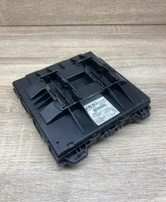 Volkswagen Jetta VI Central body control module 5C0937087C 5WK50331