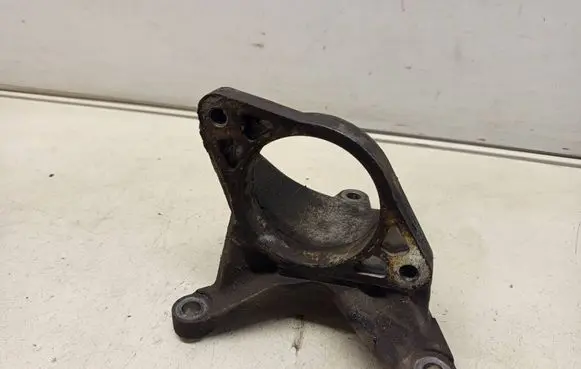 Nissan Qashqai+2 Generator/alternator bracket