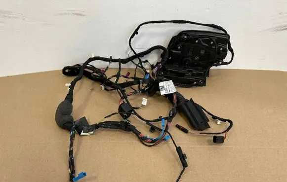 BMW 5 G30 G31 G38 Front door lock 2590790