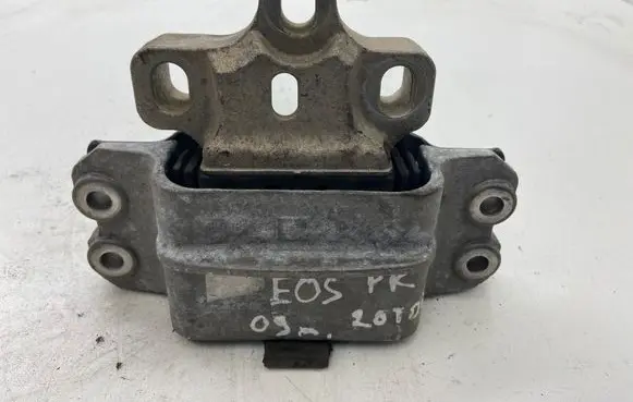 Volkswagen Eos Engine mount bracket 1K0199555