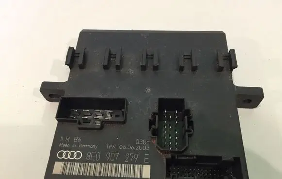 Audi A4 S4 B6 8E 8H Comfort/convenience module 8E0907279E