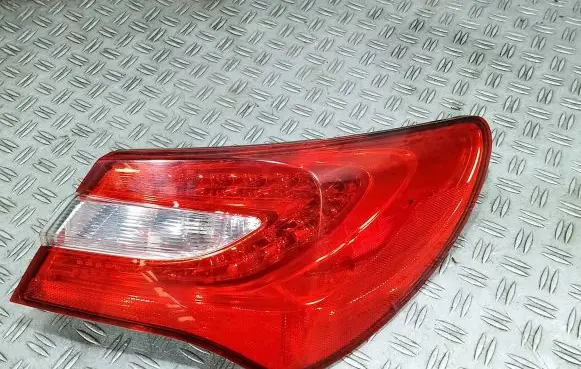 Chrysler 200 Rear/tail lights 05182524AE