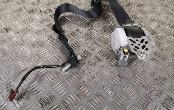 Subaru Outback (BS) Front seatbelt 0589P1000398
