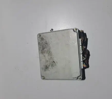 Toyota Avensis T250 Engine control unit/module 8966105690 MB1758006326