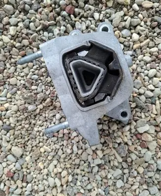 Citroen DS3 Engine mount bracket V105030101