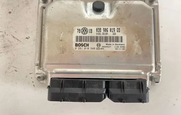 Volkswagen PASSAT B5.5 Engine control unit/module 0281010940 038906019GS
