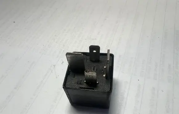 Audi A4 S4 B5 8D Other relay 95VW10K705CA