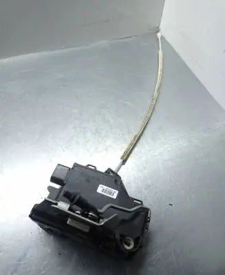Audi A6 S6 C5 4B Front door lock 4B1837015G