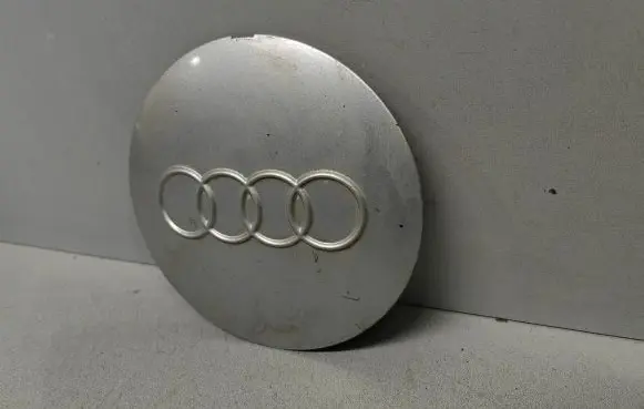 Audi A4 S4 B5 8D Original wheel cap 8D0601165B