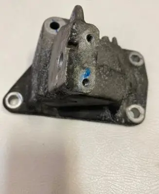 Dodge Durango Engine mounting bracket